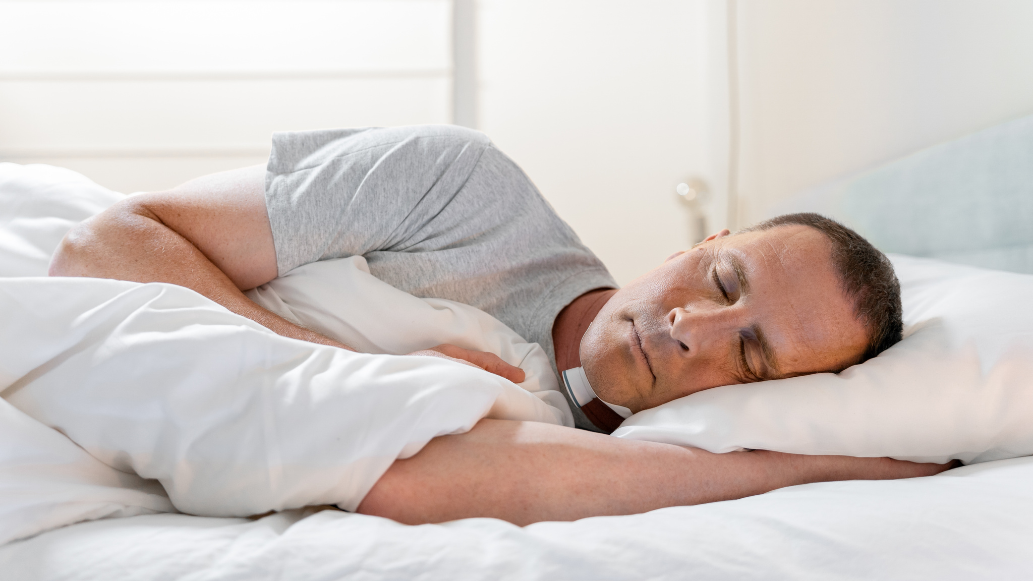 Foto van slapende patiënt met Genio-implantaat