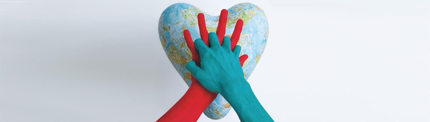 Afbeelding van twee handen op een hart 