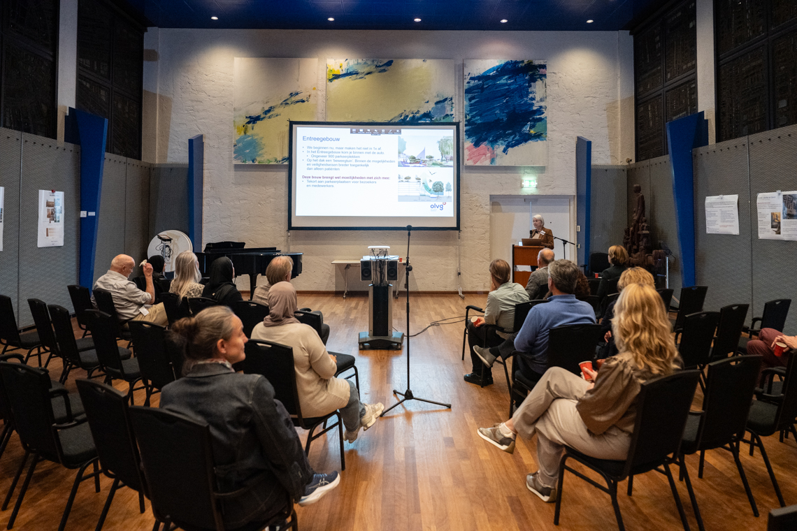overzicht van de zaal bij presentatie bij bewonersavond nieuwbouw OLVG West