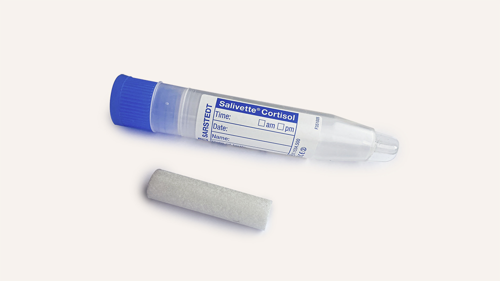 Foto van een buisje met watje.